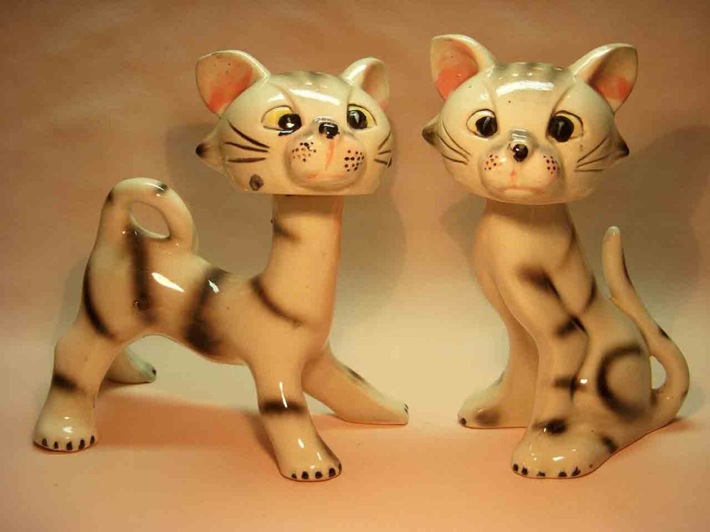 Spike and bobber large cats salt and pepper shaker