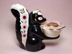 Poinsettia Studios California salt and pepper shakers - skunk holding flower