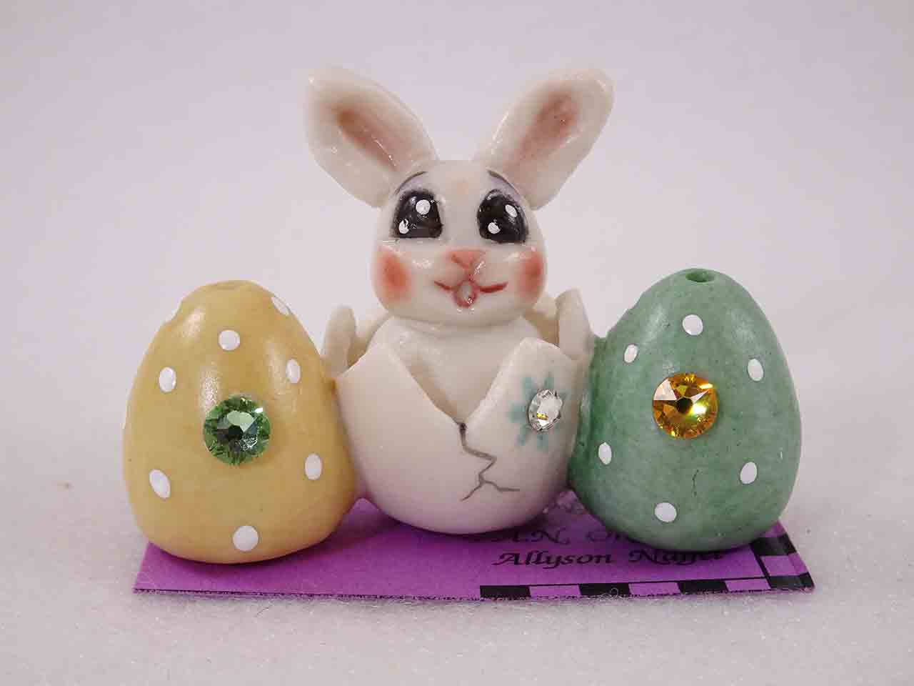 Allyson Nagel miniature one piece holiday salt and pepper shakers - Easter bunny rabbit with eggs