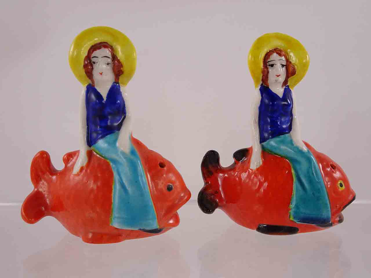 Marutomoware fancy ladies sitting of fish salt and pepper shakers