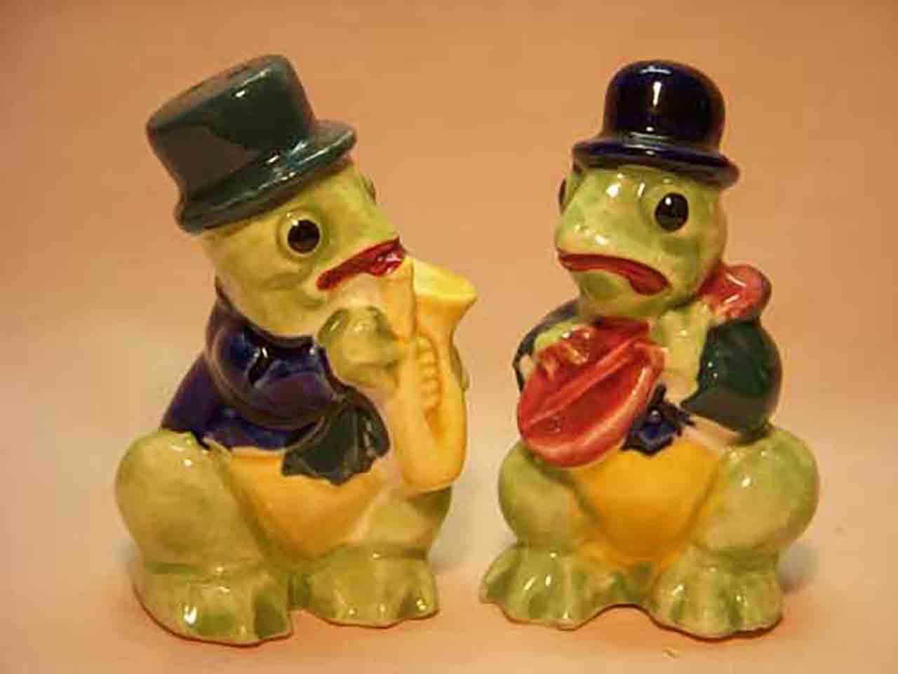Japan frog band salt and pepper shakers series