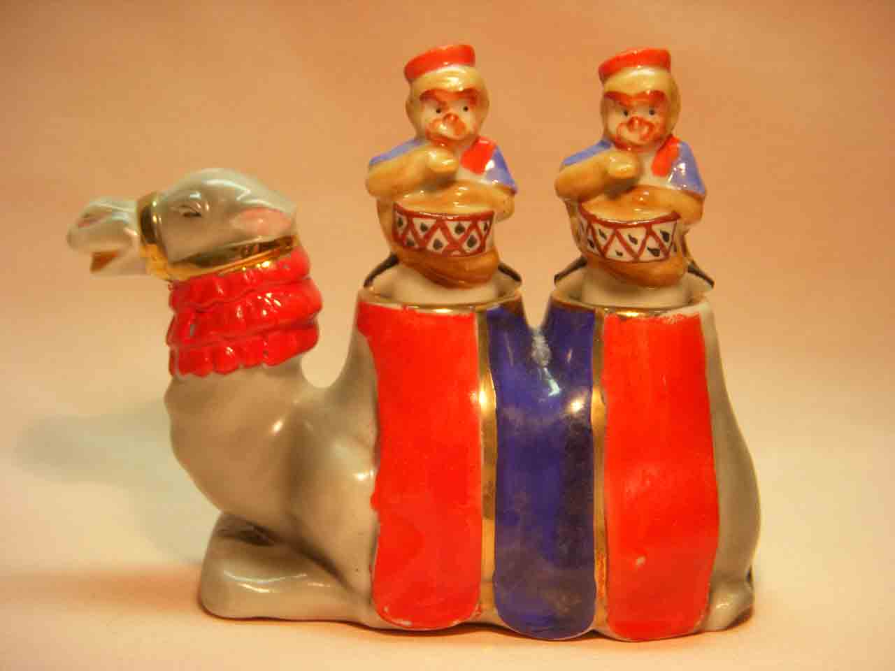 Camel with monkeys nodder salt and pepper shaker